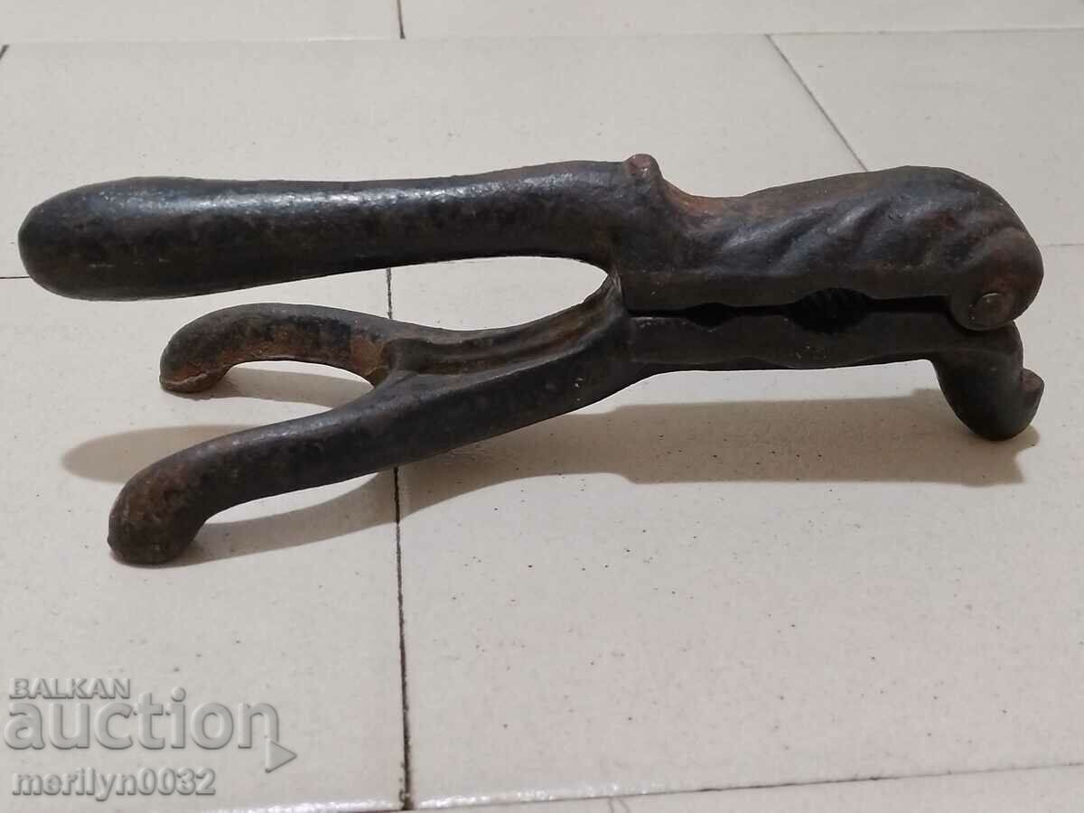 Old relief cast iron nutcracker - 7 Old relief cast iron nutcracker - 7