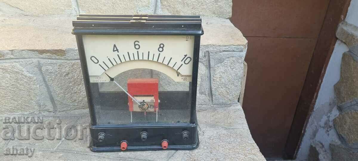 Old Russian device. Galvanometer Old Russian device. Galvanometer