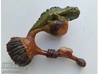 Andean walnut and iguana pipe