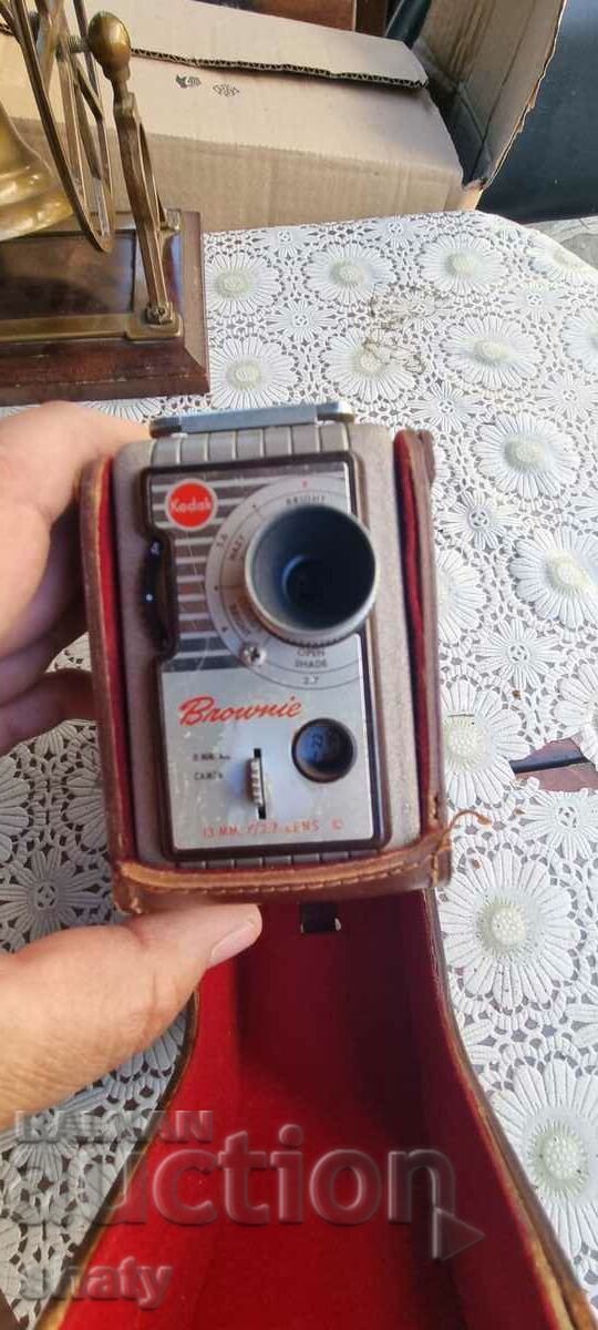 Стара фото камера Kodak с цена 75.00 лв. | € 38.35 Стара фото камера Kodak с цена 75.00 лв. | € 38.35