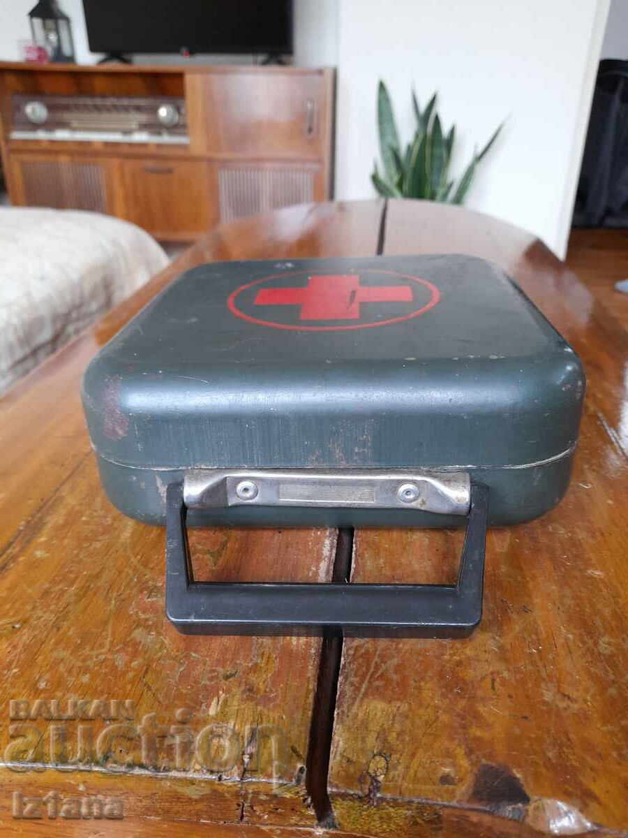 Παράδοση Παλιό μεταλλικό κιτ πρώτων βοηθειών Παράδοση Παλιό μεταλλικό κιτ πρώτων βοηθειών