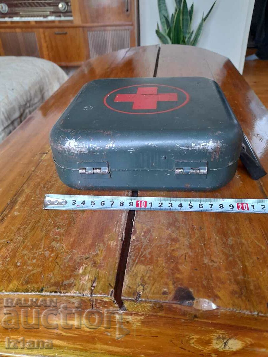 Παλιό μεταλλικό κιτ πρώτων βοηθειών - 5 Παλιό μεταλλικό κιτ πρώτων βοηθειών - 5