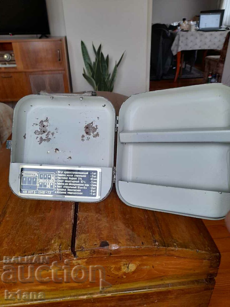 Παλιό μεταλλικό κιτ πρώτων βοηθειών - 7 Παλιό μεταλλικό κιτ πρώτων βοηθειών - 7