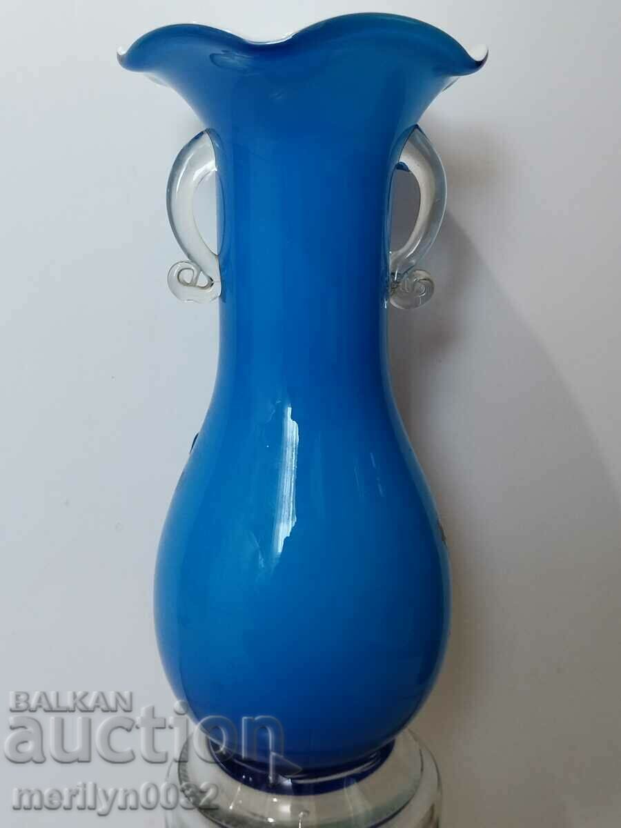 Delivery of Murano glass vase with cape opening 24 cm high Delivery of Murano glass vase with cape opening 24 cm high