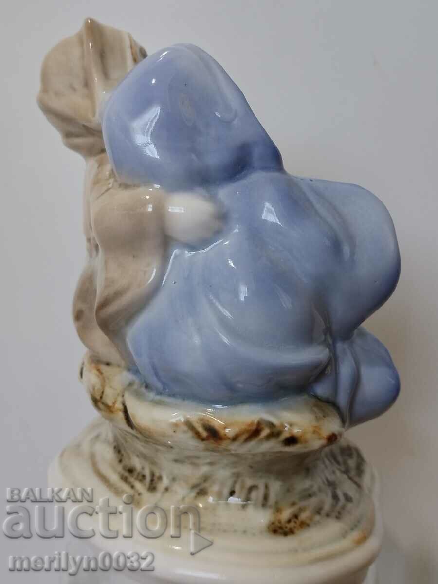 Delivery of German porcelain Dresden figure plastic statuette Delivery of German porcelain Dresden figure plastic statuette