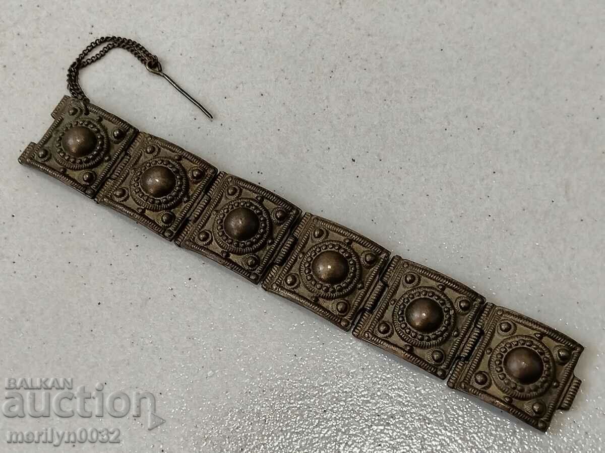 Delivery of Old bronze bracelet jewelry Delivery of Old bronze bracelet jewelry