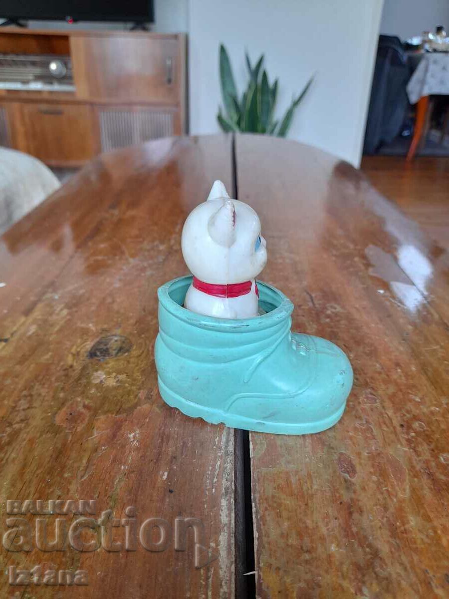 Delivery of Old children's toy, kitten, cat Delivery of Old children's toy, kitten, cat