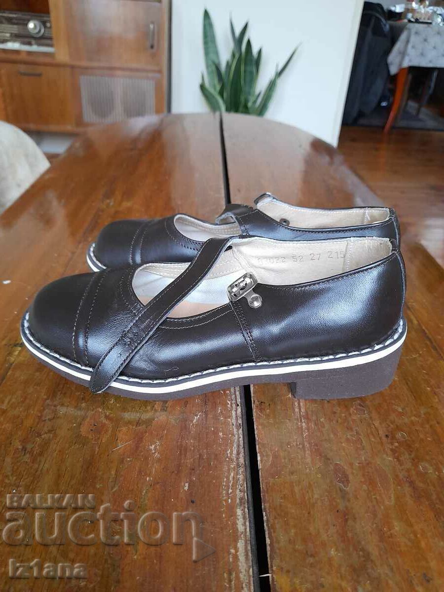 Pantofi vechi pentru copii cu preț 42.00 BGN | € 21.47