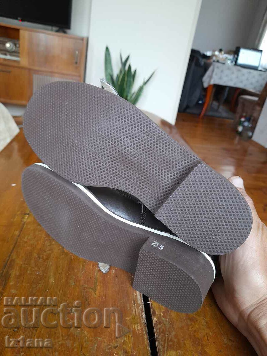 Livrarea Pantofi vechi pentru copii