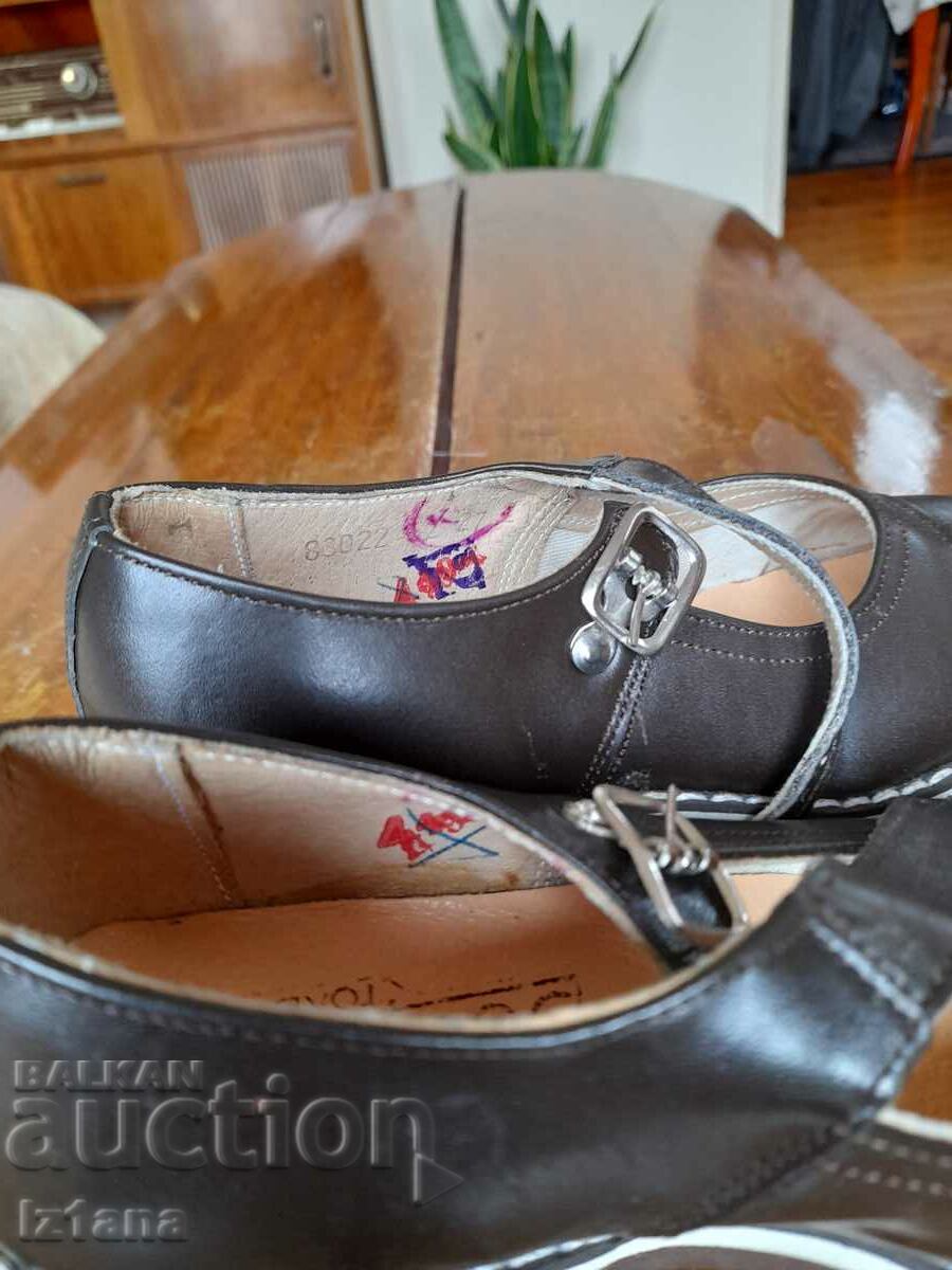 Pantofi vechi pentru copii - 6