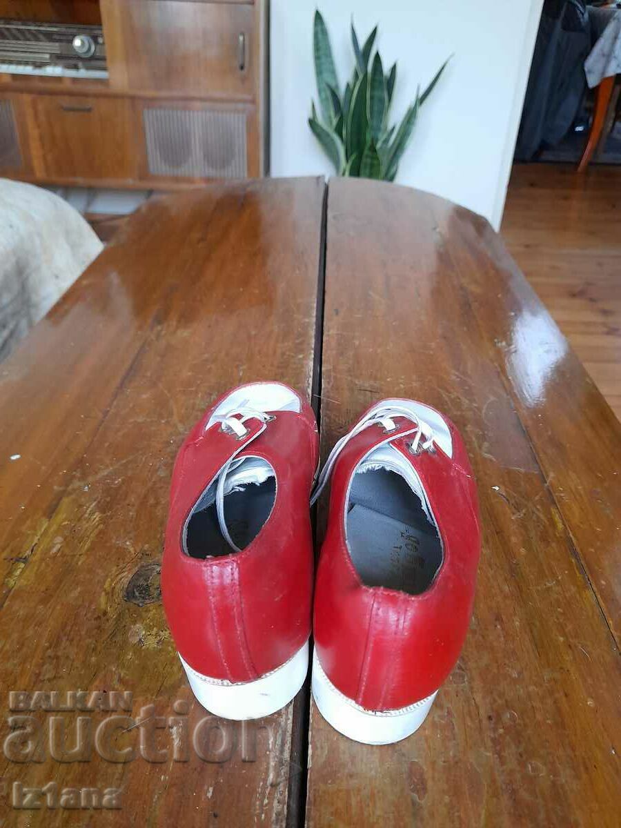 Licitație Pantofi vechi pentru copii