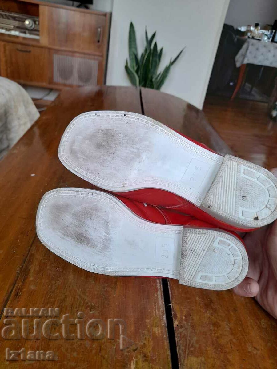 Livrarea Pantofi vechi pentru copii