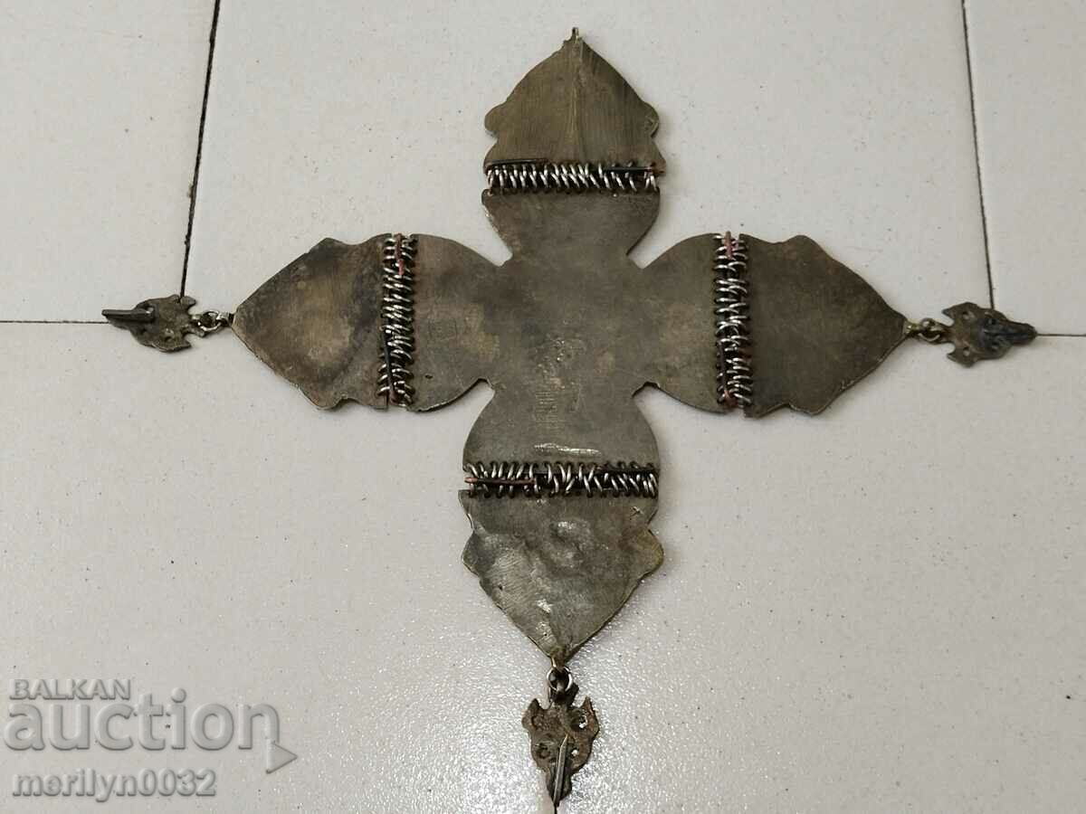 Αναγεννησιακός τελετουργικός χάλκινος σταυρός από λάβαρο Αγ. Γεωργίου με τιμή 435.00 BGN | € 222.41 Αναγεννησιακός τελετουργικός χάλκινος σταυρός από λάβαρο Αγ. Γεωργίου με τιμή 435.00 BGN | € 222.41