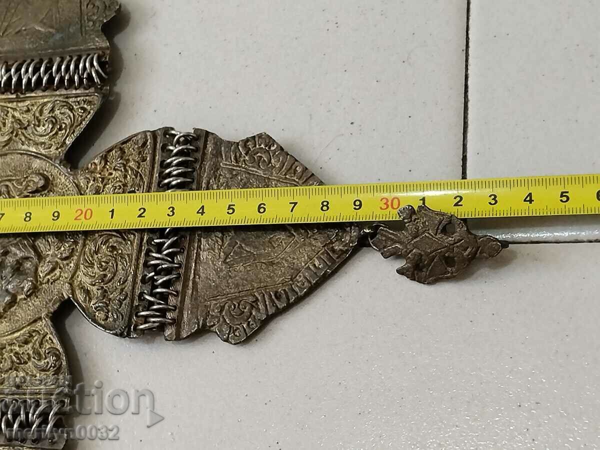 Παράδοση Αναγεννησιακός τελετουργικός χάλκινος σταυρός από λάβαρο Αγ. Γεωργίου Παράδοση Αναγεννησιακός τελετουργικός χάλκινος σταυρός από λάβαρο Αγ. Γεωργίου