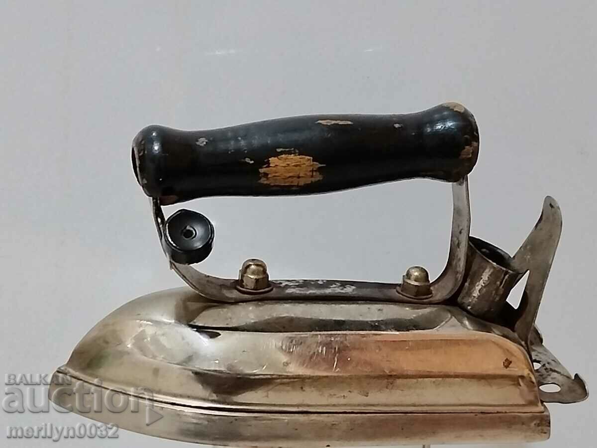 Fier de călcat electric vechi social timpuriu, anii 1950 cu preț 54.00 BGN | € 27.61