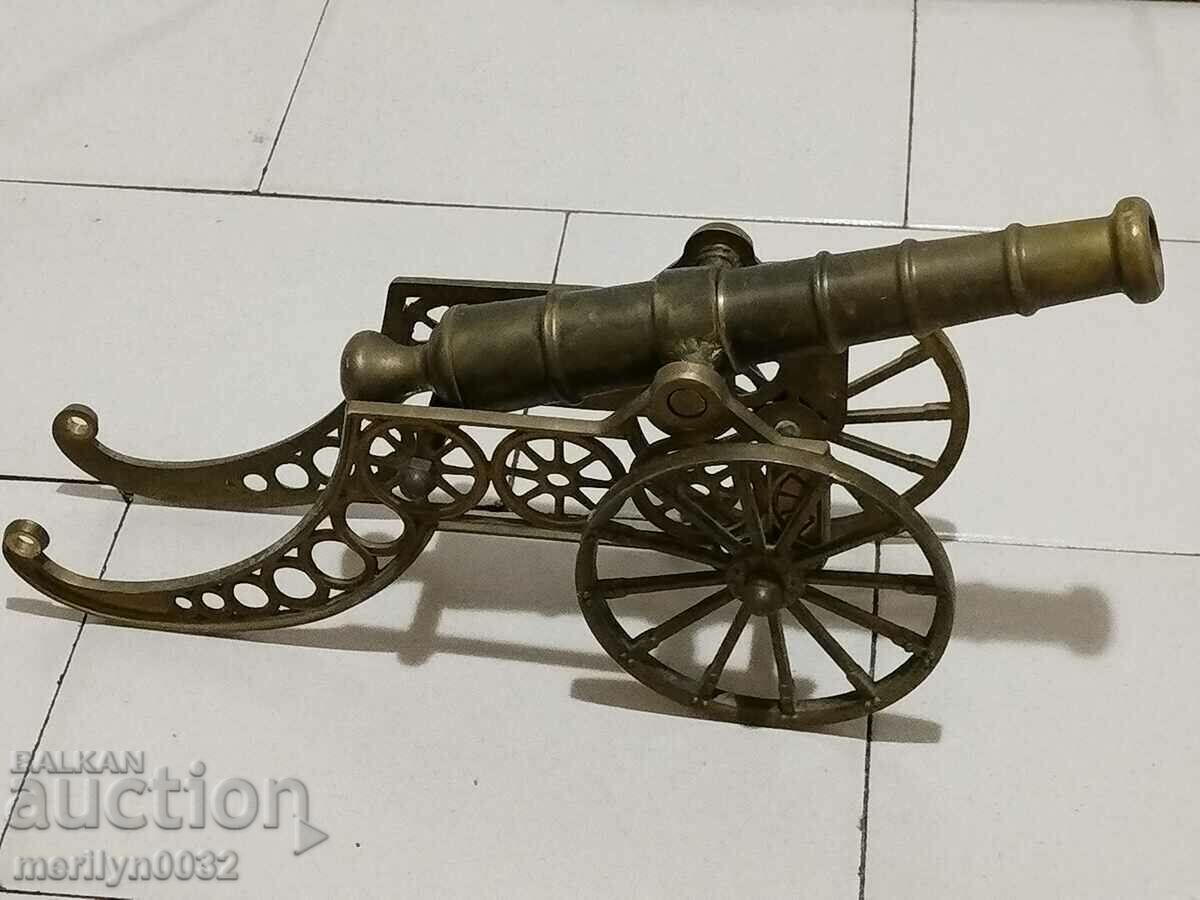 Ένα μπρούτζινο κανόνι με τιμή 197.00 BGN | € 100.72