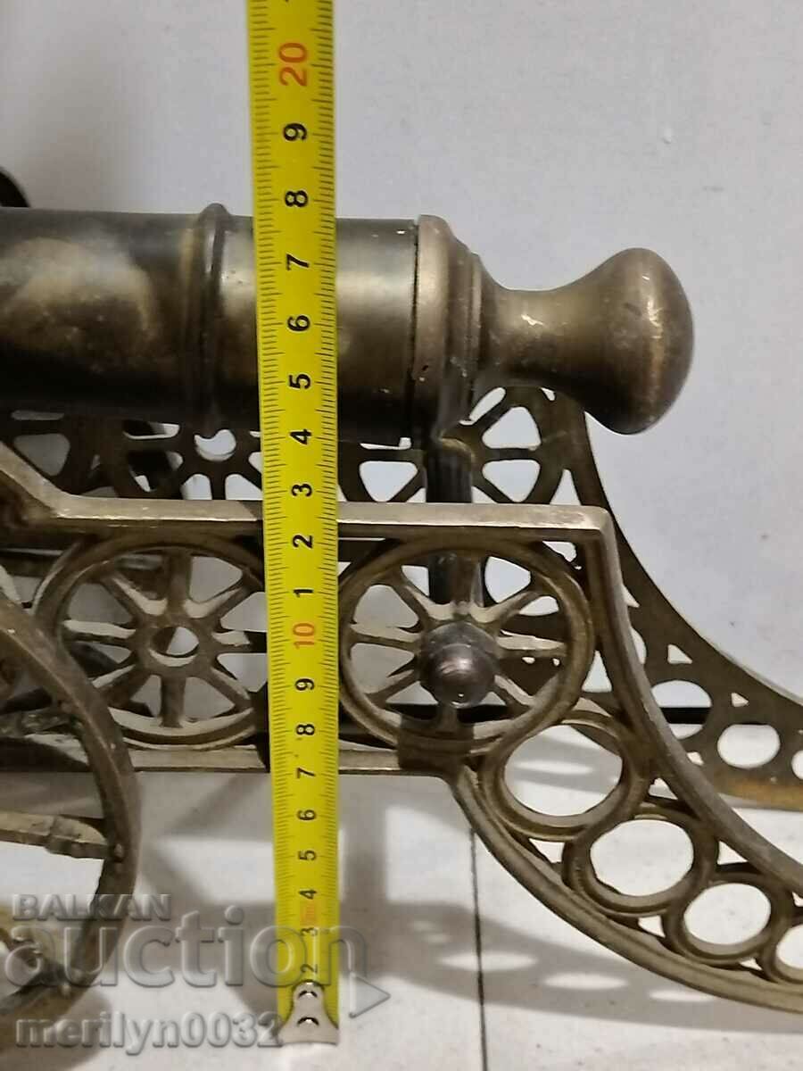 Παράδοση Ένα μπρούτζινο κανόνι