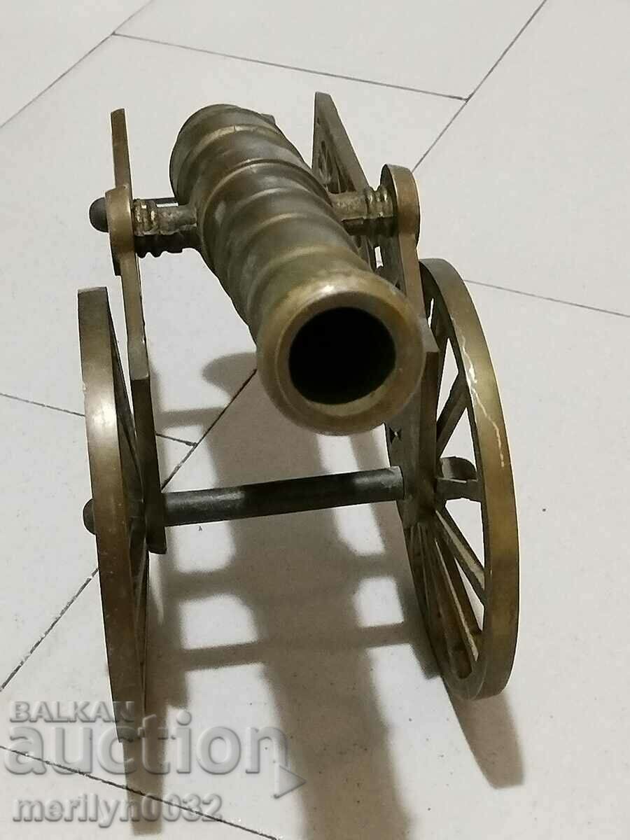 Ένα μπρούτζινο κανόνι - 5