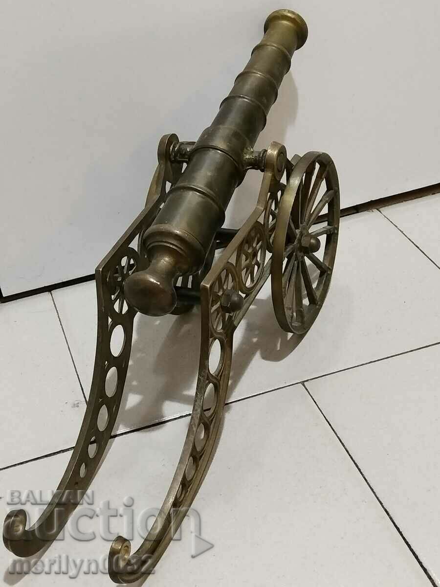 Ένα μπρούτζινο κανόνι - 6