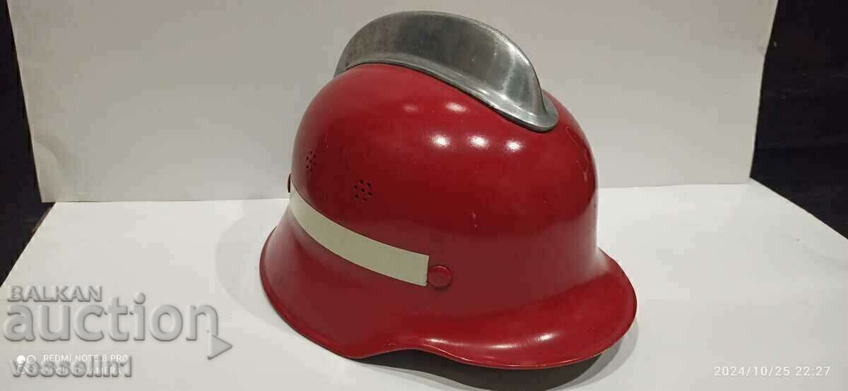 Casca de pompier germana veche din al doilea razboi mondial cu preț € 100.00 | 195.58 BGN Casca de pompier germana veche din al doilea razboi mondial cu preț € 100.00 | 195.58 BGN