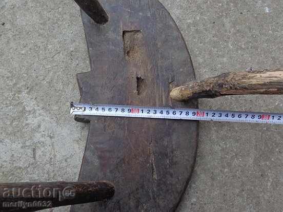 Delivery of Old three-legged stool, chair, the wooden primitive of 160 years Delivery of Old three-legged stool, chair, the wooden primitive of 160 years