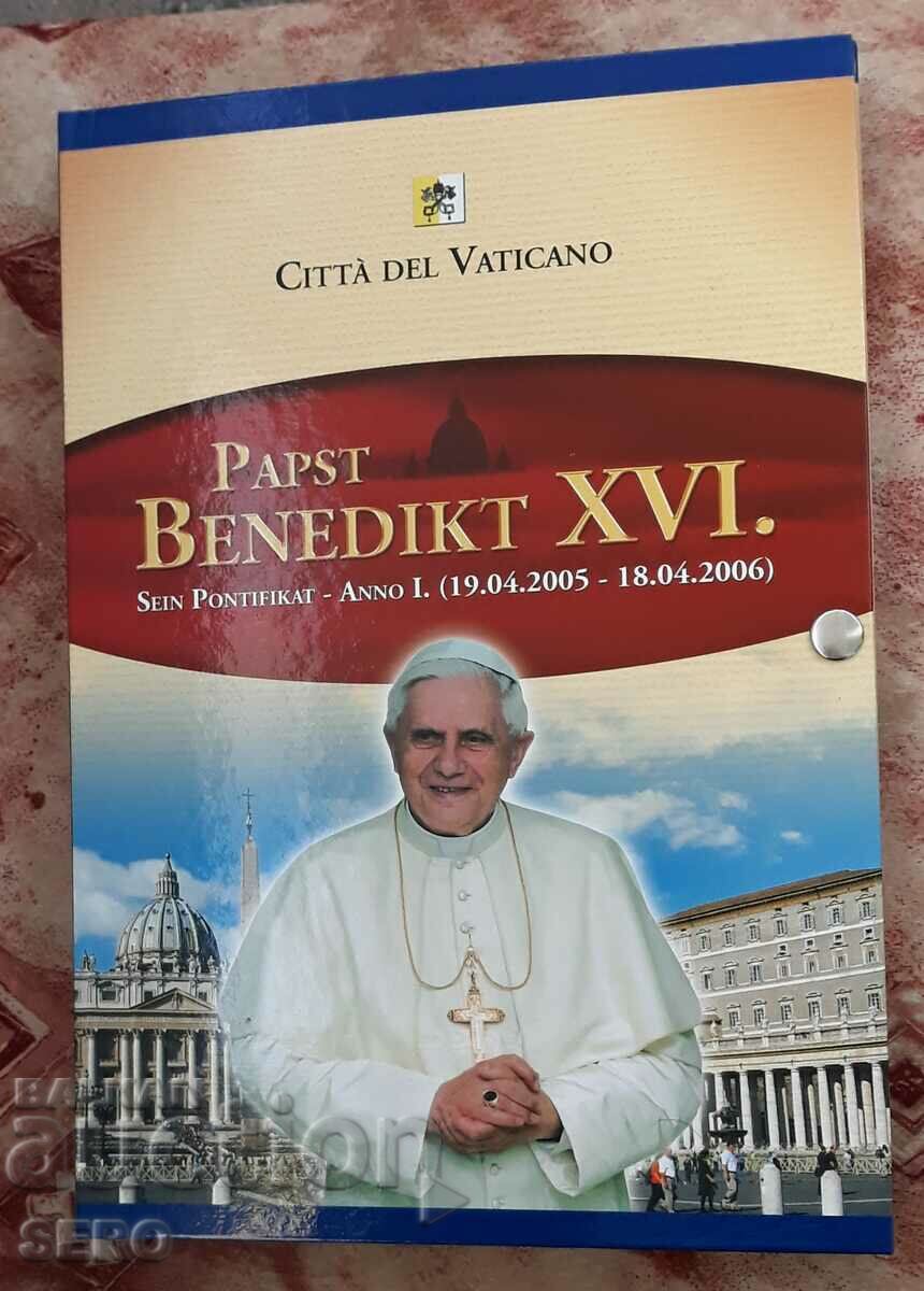 Ватикана СЕТ от 11 медала и 12 пощ. плика в красива папка