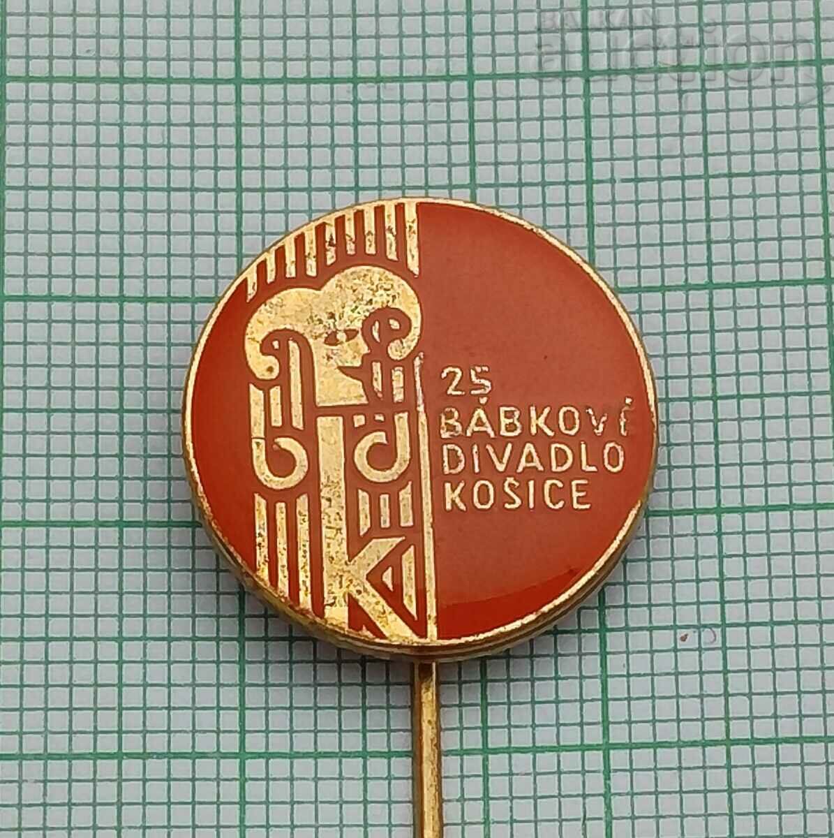 TEATRUL DE PĂPUȘI KOŠICE / CEHOSLOVACIA 25 de ani BADGE