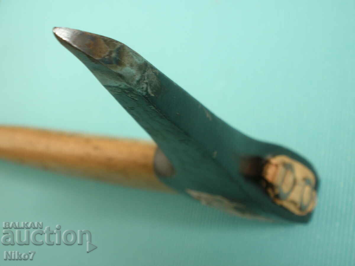 Παράδοση Εργαλείο γερμανικού ξυλοκόπου (τσεκούρι, γάντζος). Παράδοση Εργαλείο γερμανικού ξυλοκόπου (τσεκούρι, γάντζος).