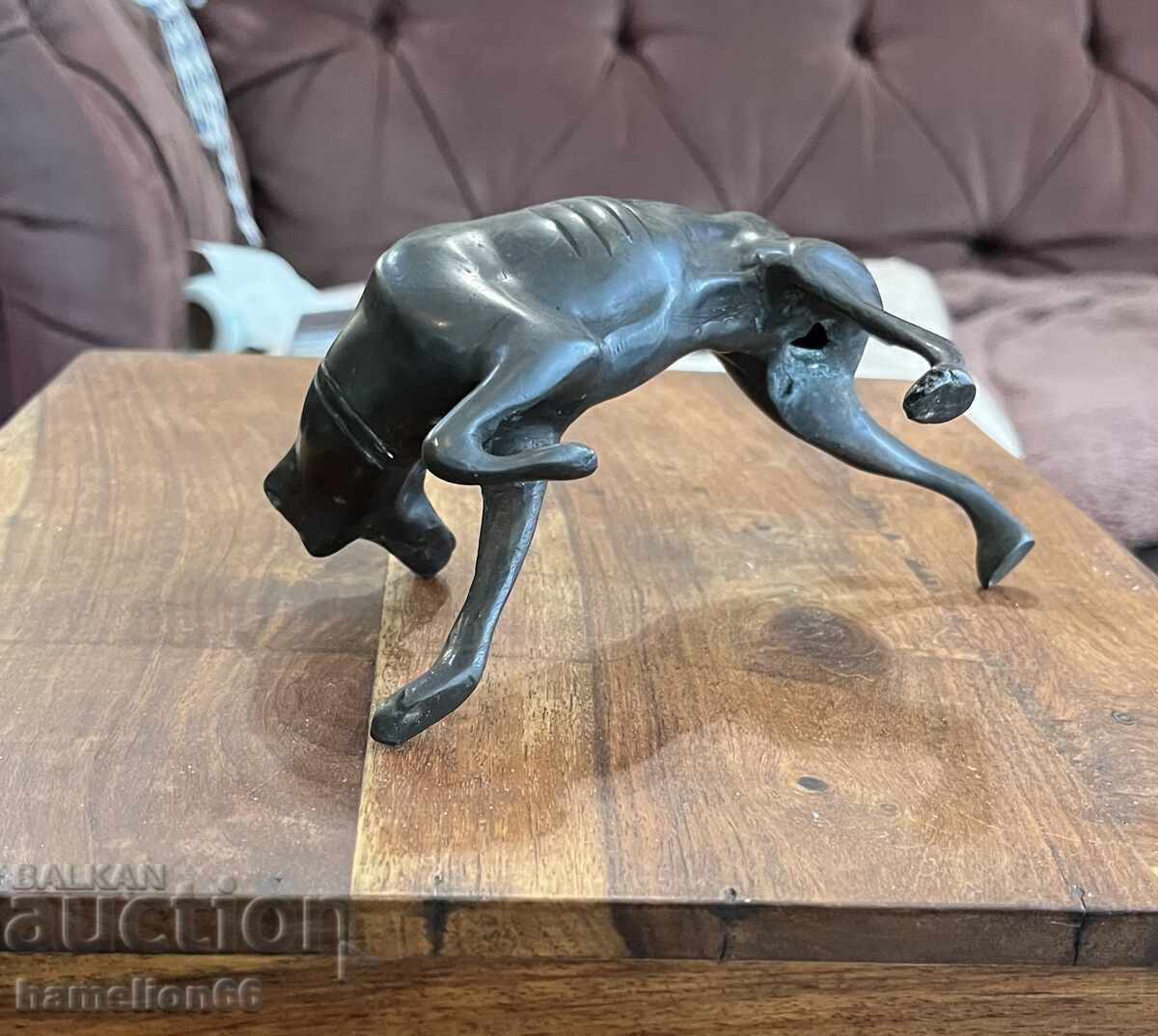 Livrarea Sculptură veche din bronz, câine, Weimariner, patină