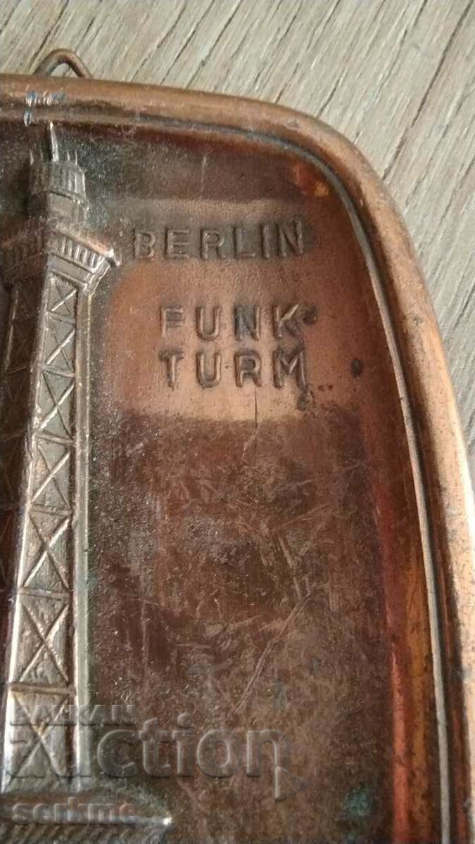 Auction Metal figure Auction Metal figure