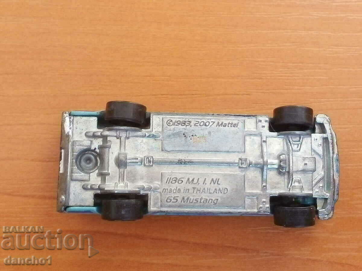 A metal cart - 5 A metal cart - 5