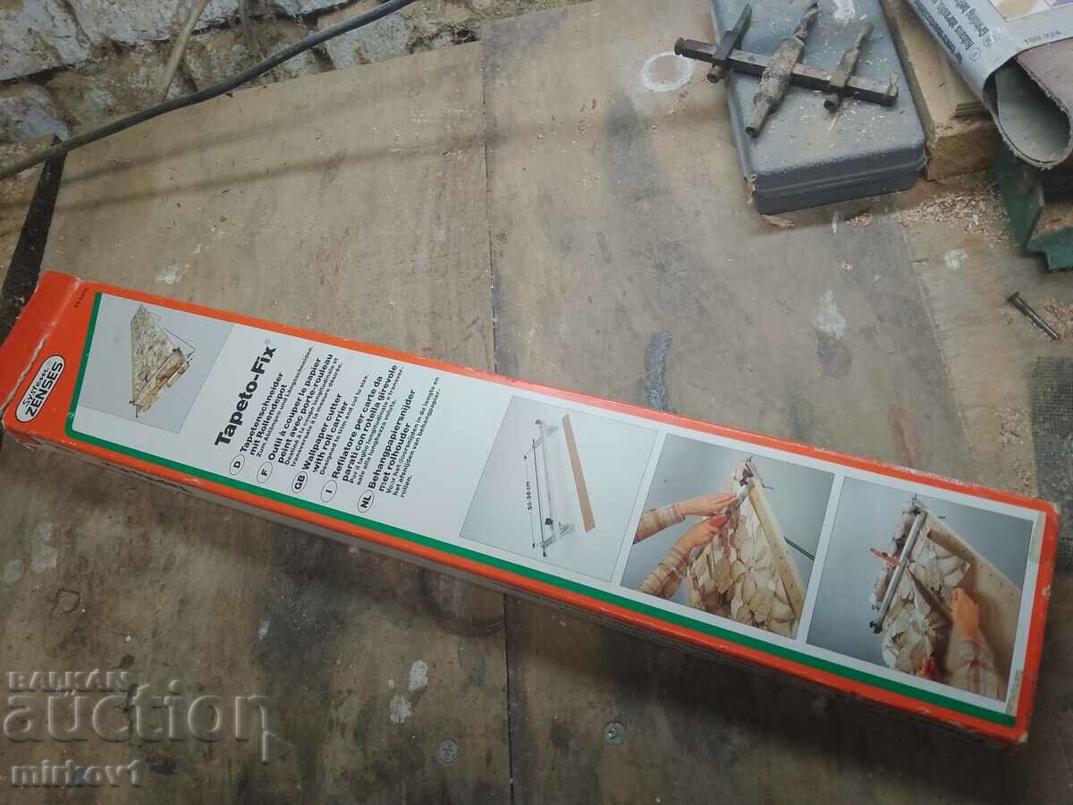 Ruler for cutting wallpaper