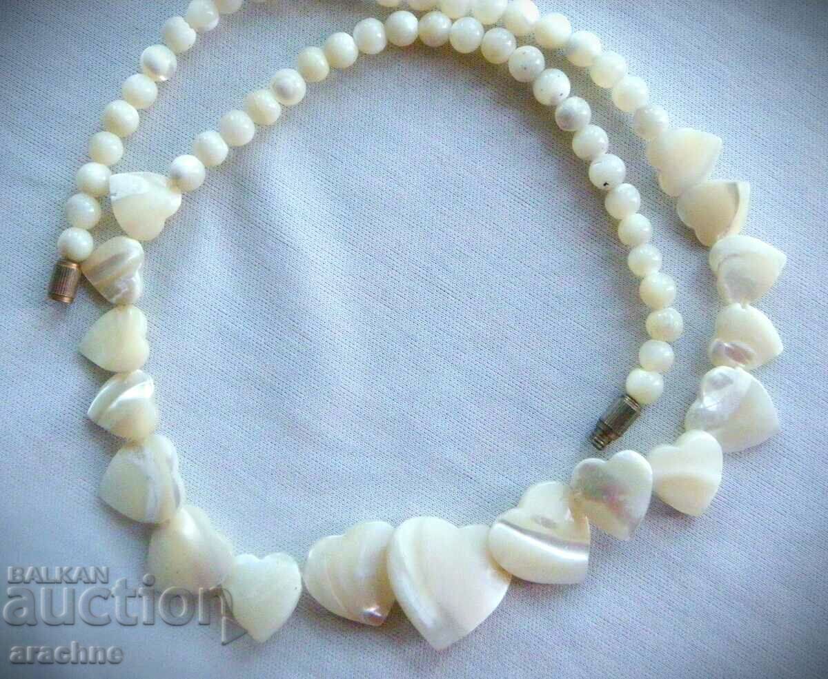 Delivery of A beautiful mother-of-pearl necklace