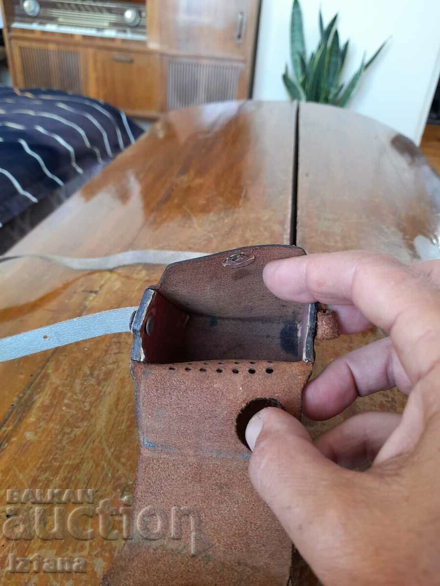 Livrarea Husa pentru radio, receptor radio