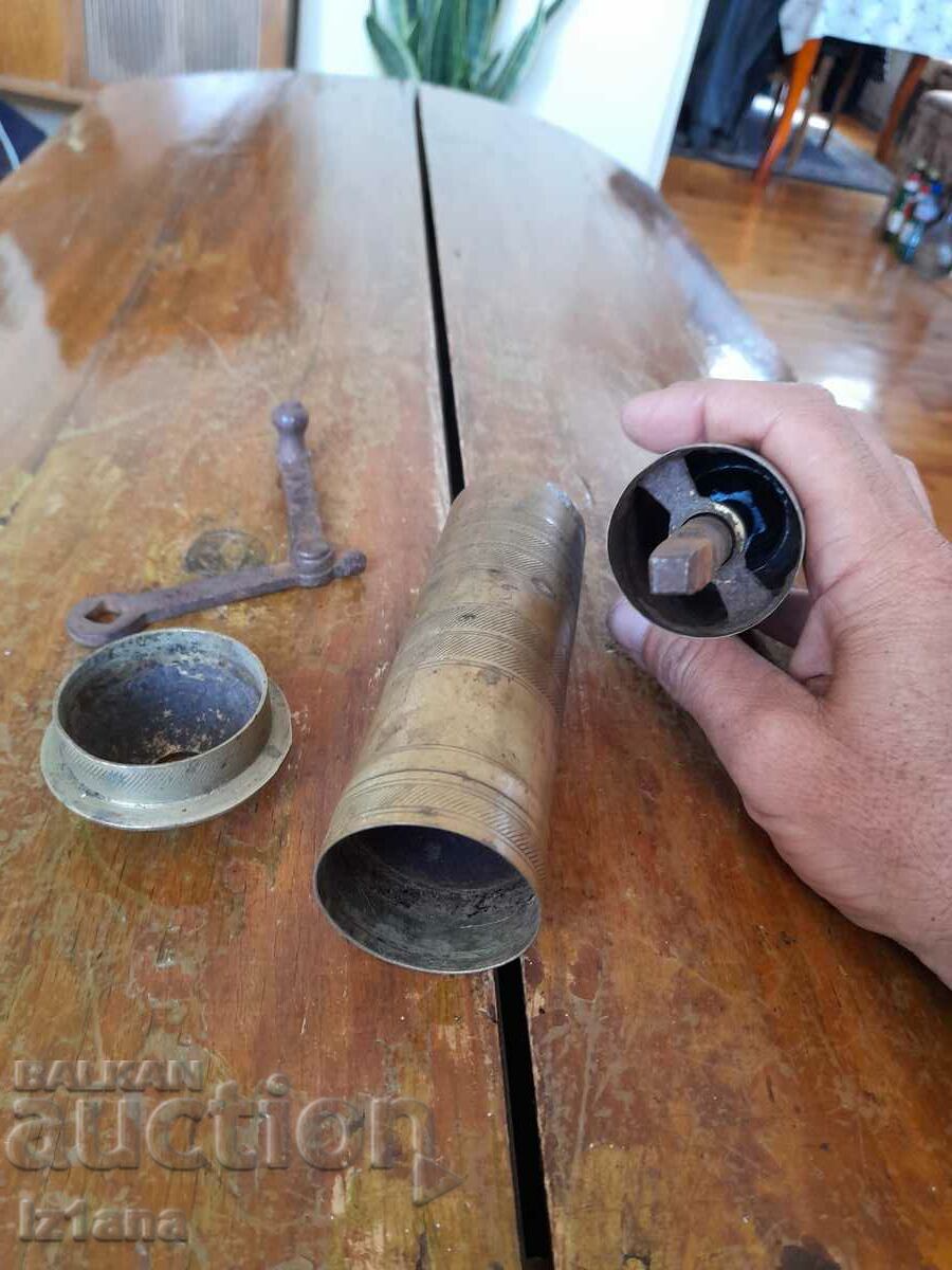 Delivery of Old coffee grinder, grinder, coffee grinder Delivery of Old coffee grinder, grinder, coffee grinder