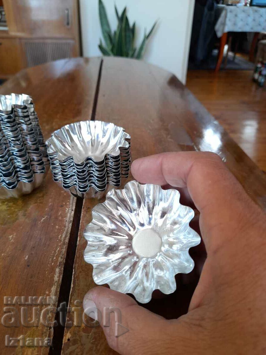 Delivery of Old molds for sweets, muffins Delivery of Old molds for sweets, muffins