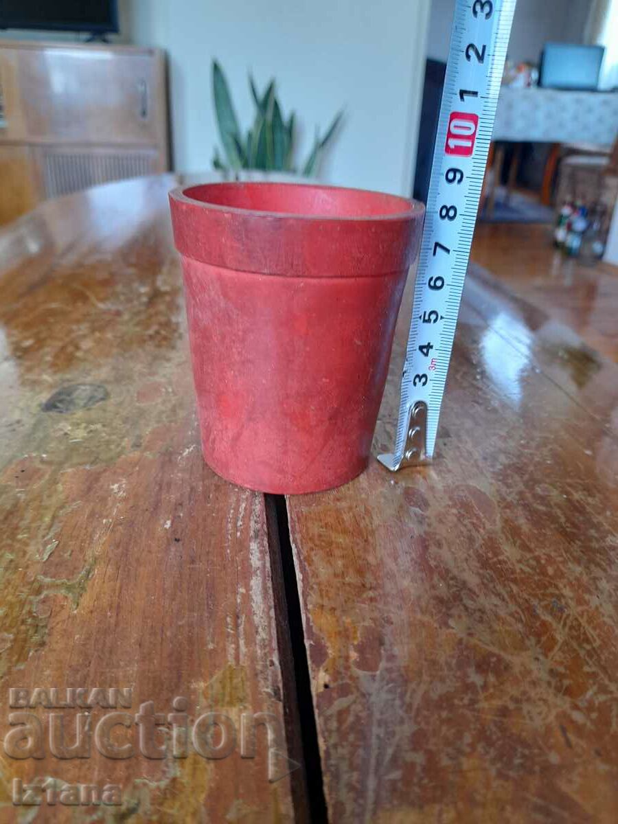 Стара Гумена чаша за зарове BBB с цена 43.00 лв. | € 21.99 Стара Гумена чаша за зарове BBB с цена 43.00 лв. | € 21.99