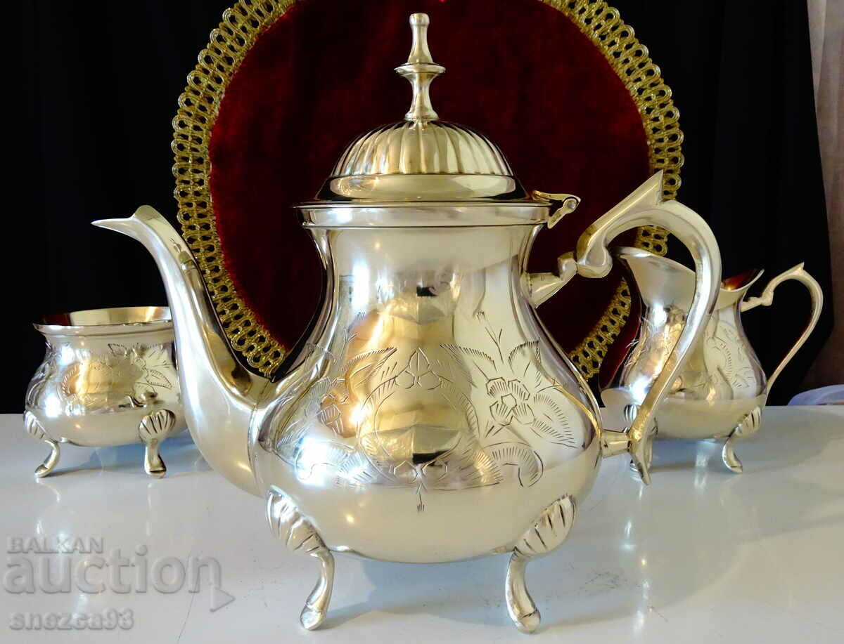 English bronze service 3 pieces. English bronze service 3 pieces.