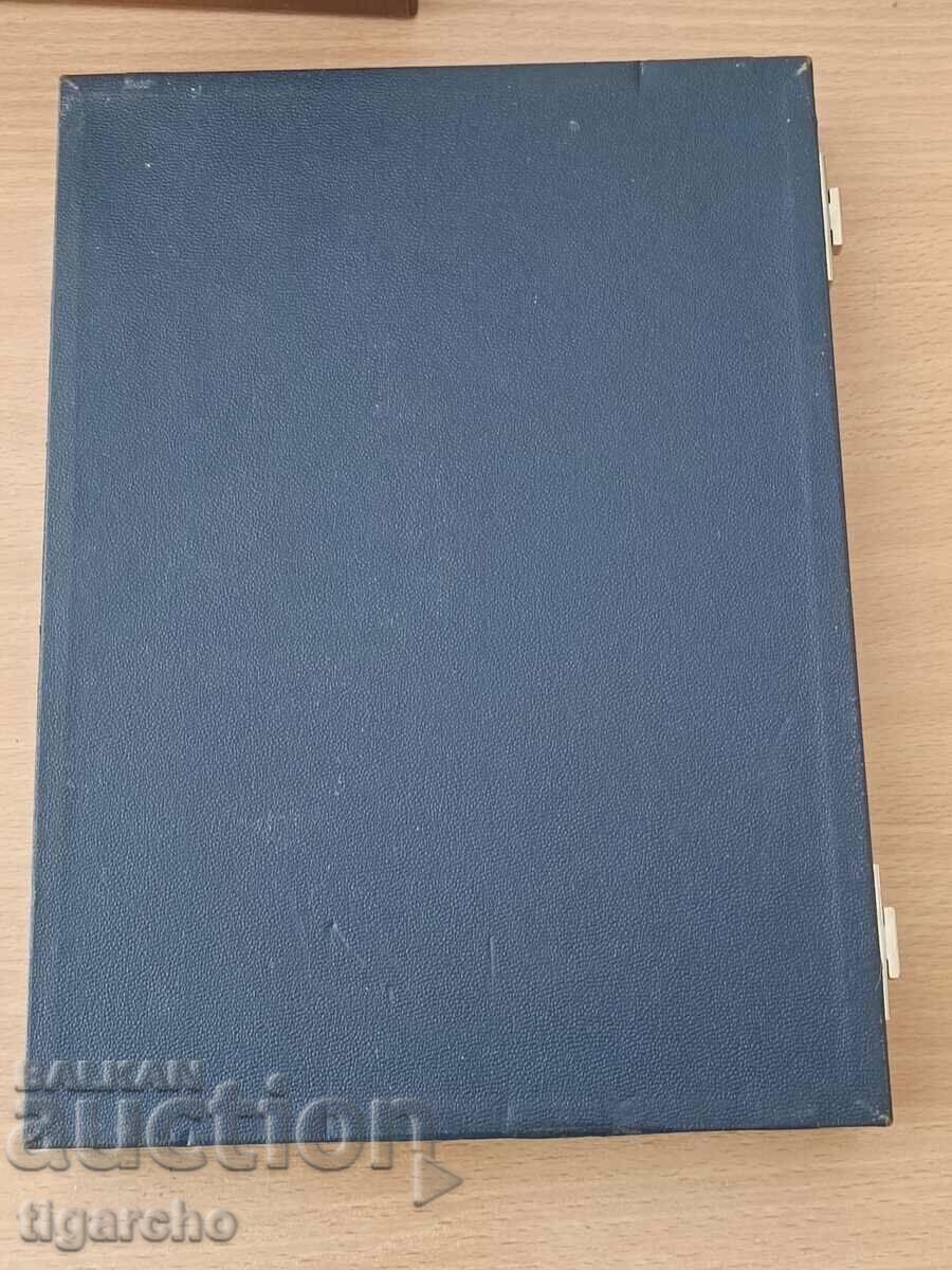 Coin box with price 30.00 BGN | € 15.34 Coin box with price 30.00 BGN | € 15.34