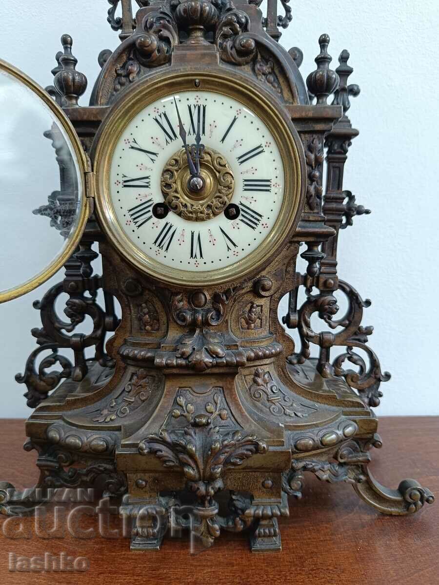 Auction  Bronze clock
