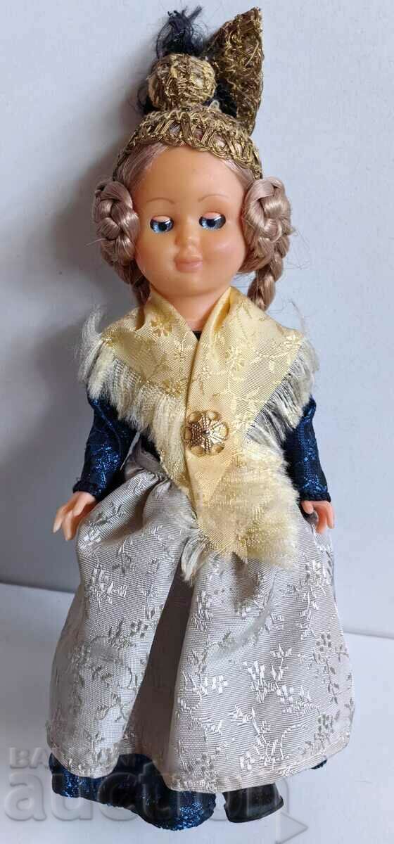 . UNUSED TOY DOLL WITH CLOSING EYES