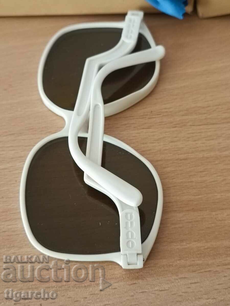 Retro sunglasses with price 50.00 BGN | € 25.56 Retro sunglasses with price 50.00 BGN | € 25.56