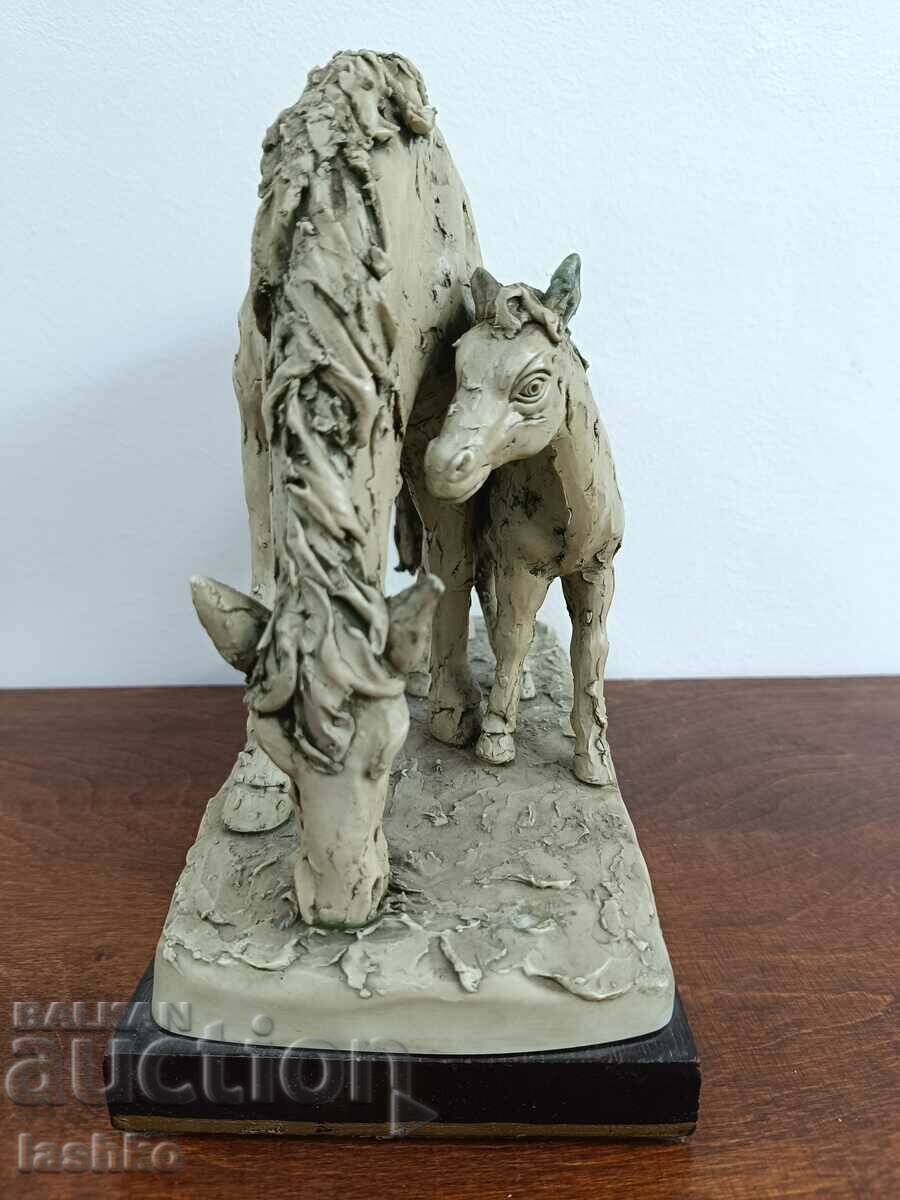 Porcelain sculpture with price 499.99 BGN | € 255.64 Porcelain sculpture with price 499.99 BGN | € 255.64