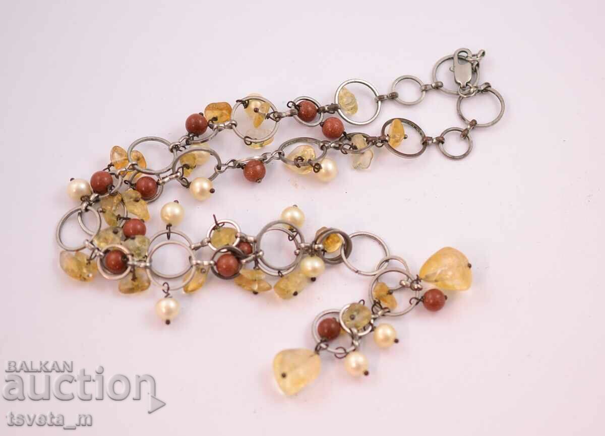 Delivery of Necklace Delivery of Necklace