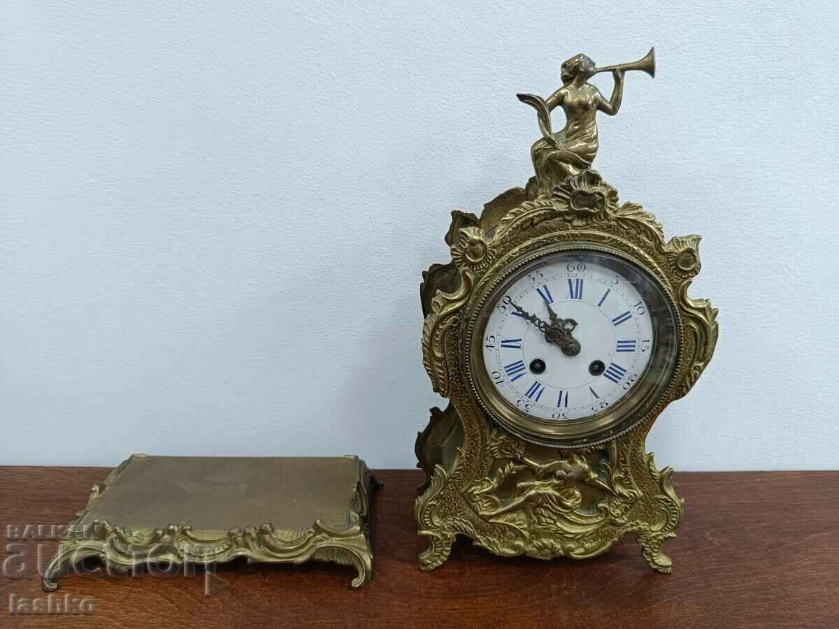 Каминен часовник с цена 599.99 лв. | € 306.77 Каминен часовник с цена 599.99 лв. | € 306.77