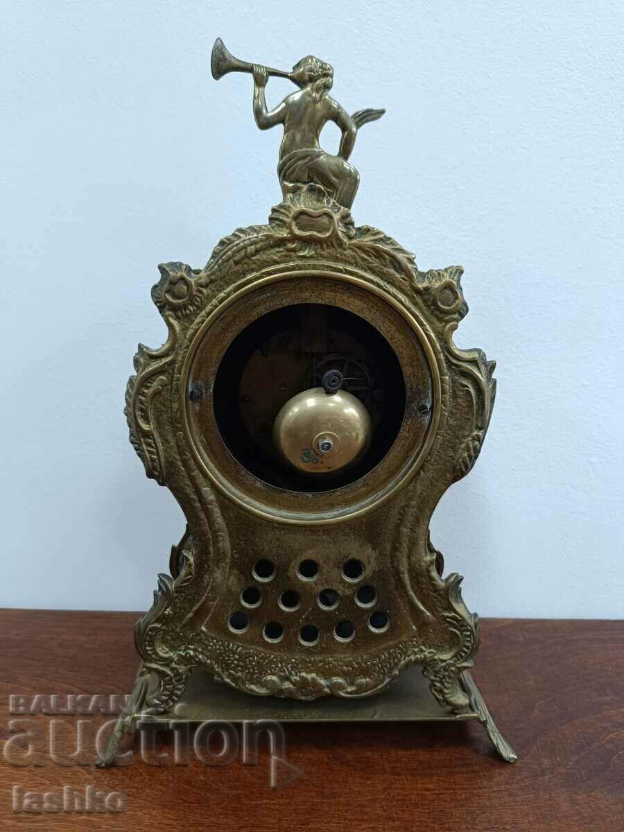 Доставка на Каминен часовник Доставка на Каминен часовник