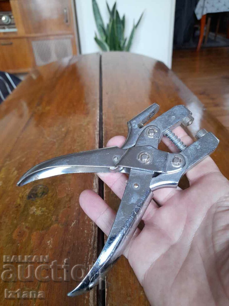 Доставка на Стари клещи за копчета Доставка на Стари клещи за копчета