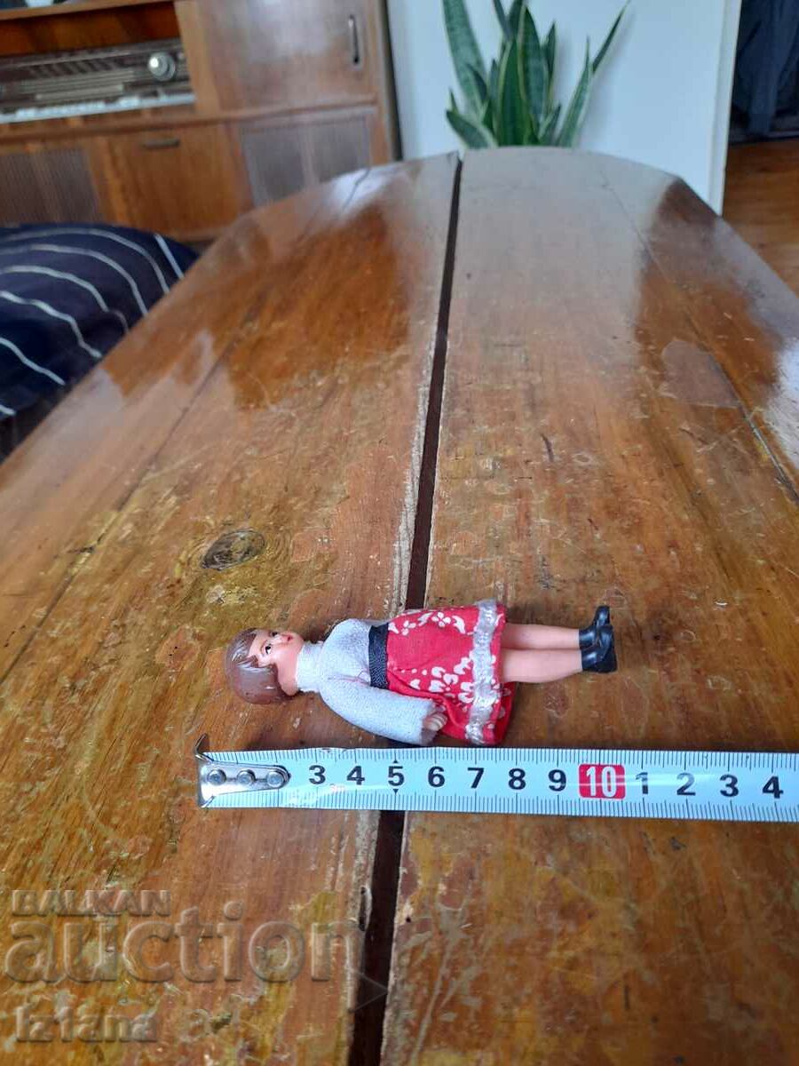 Livrarea Păpușă veche Livrarea Păpușă veche