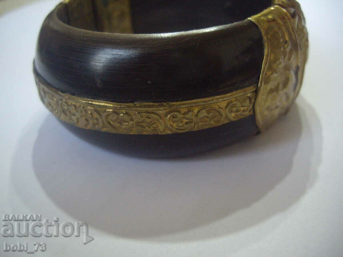 Παλιό κοκάλινο βραχιόλι. με τιμή 30.00 BGN | € 15.34 Παλιό κοκάλινο βραχιόλι. με τιμή 30.00 BGN | € 15.34