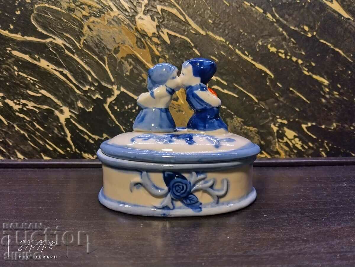 Porcelain figurine box from the 70s like new